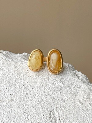 Двойное кольцо с медовым с янтарем, размер 18