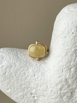 Кольцо в винтажном стиле с медовым янтарем, размер 16,5