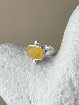 Кольцо в винтажном стиле с медовым янтарем, размер 17