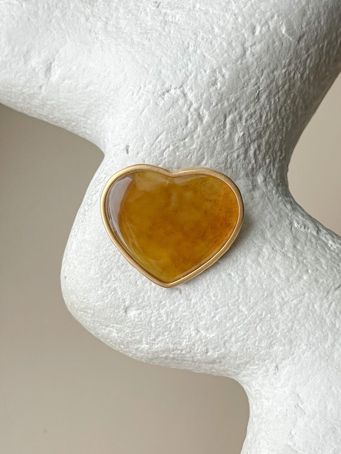Брошь-сердце с медовым янтарем, 7,67гр