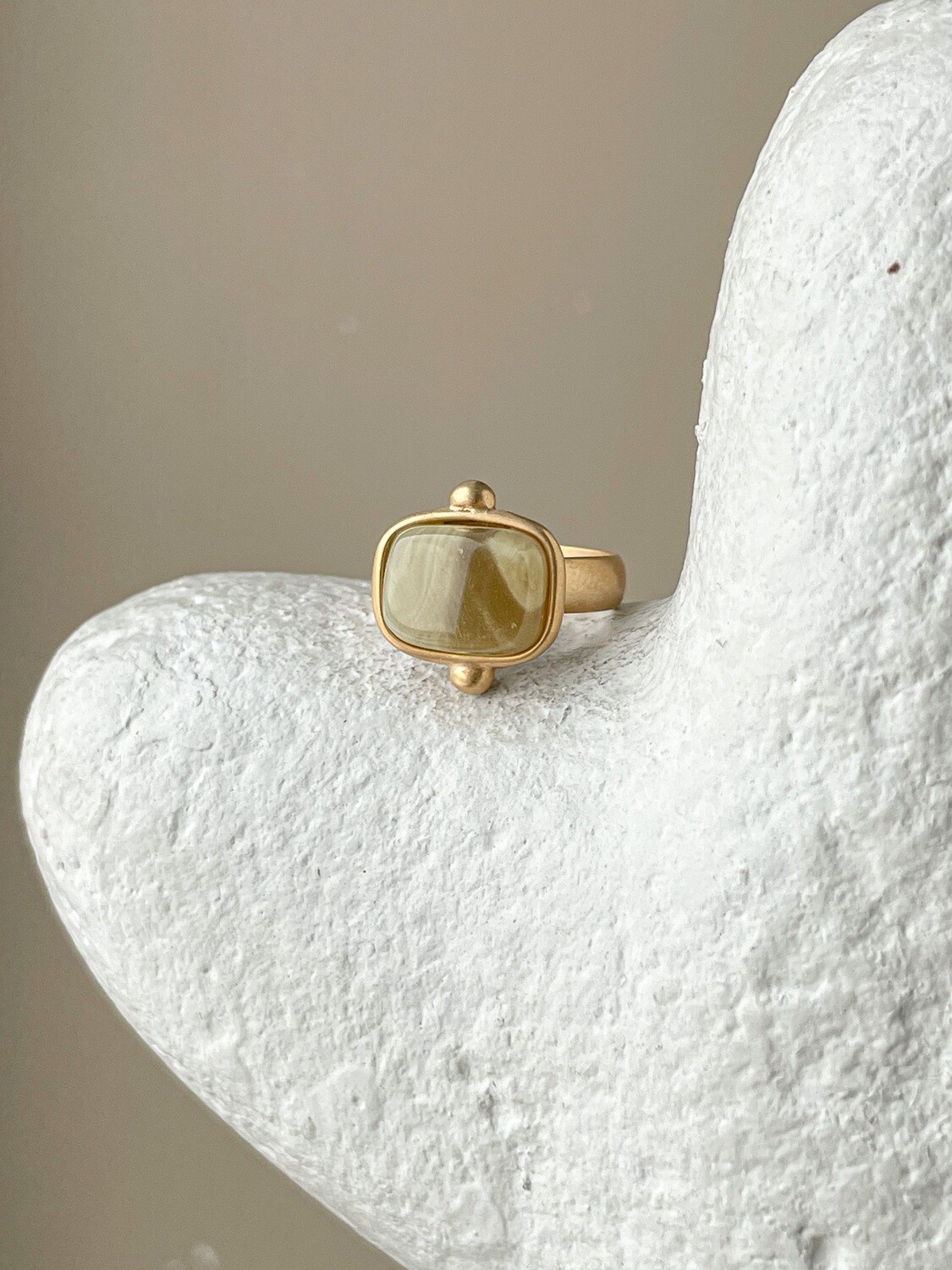 Кольцо в винтажном стиле с янтарем, размер 16,5