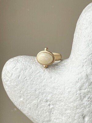 Кольцо в винтажном стиле с янтарем, размер 16,75