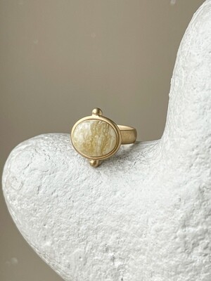 Кольцо в винтажном стиле с янтарем, размер 17