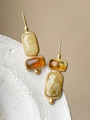 Mismatched earrings with amber 10,18g