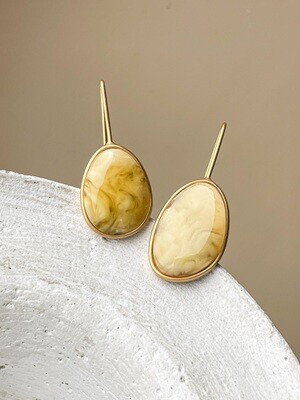 Wire hook earrings with honey amber 6,46g