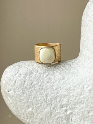Statement ring with honey amber, size 16