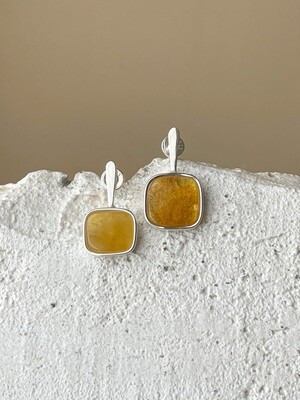 Mismatched earrings with amber 2,93g