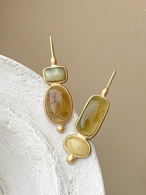 Mismatched earrings with amber 10,02g