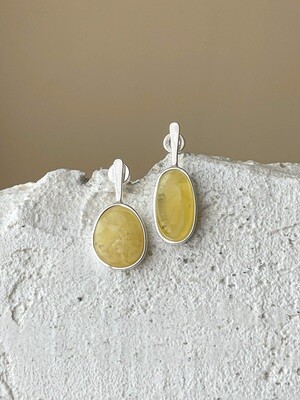 Mismatched earrings with amber 3,4g