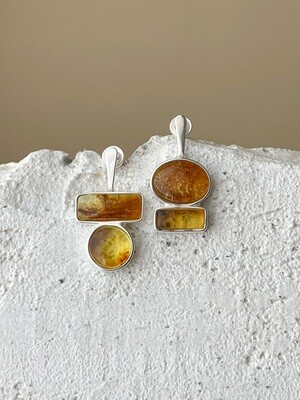 Silver mismatched earrings with amber 4,65g