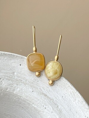Mismatched earrings with amber, 4,95g