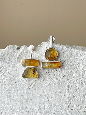 Silver mismatched earrings with amber 4,54g