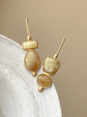 Mismatched earrings with amber 6,92g