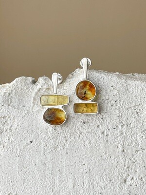 Silver mismatched earrings with amber 3,63g