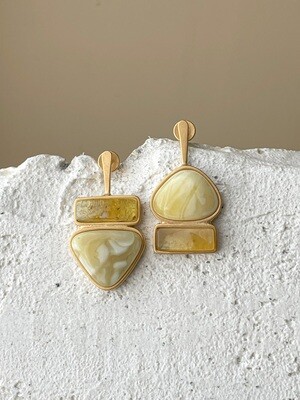 Mismatched earrings with amber 6,74g