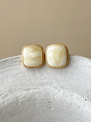 Studs earrings with amber 6,56g