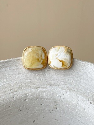 Studs earrings with amber 7,6g