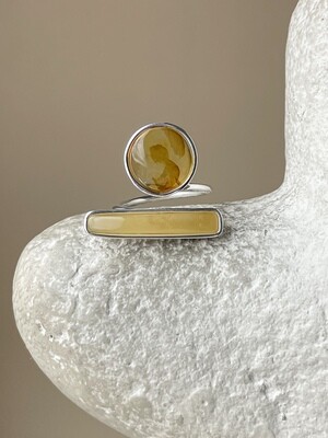Двойное кольцо с медовым янтарем, размер 17
