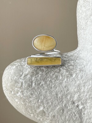 Двойное кольцо с медовым янтарем, размер 18,5