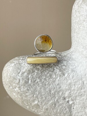 Двойное кольцо с медовым янтарем, размер 16