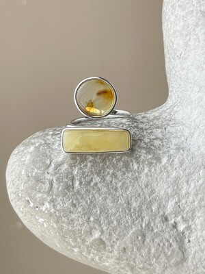Двойное кольцо с медовым янтарем, размер 17