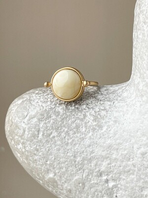 Кольцо в винтажном стиле с медовым янтарем, размер 16,5