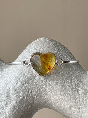 Браслет-сердце с медовым янтарем, размер 18
