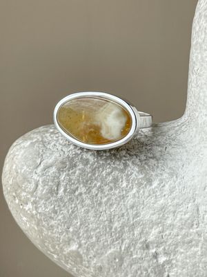 Кольцо из серебра с пейзажным янтарем, размер 18