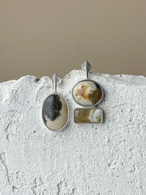 Серебряные асимметричные серьги с пейзажным янтарем, 6,56гр