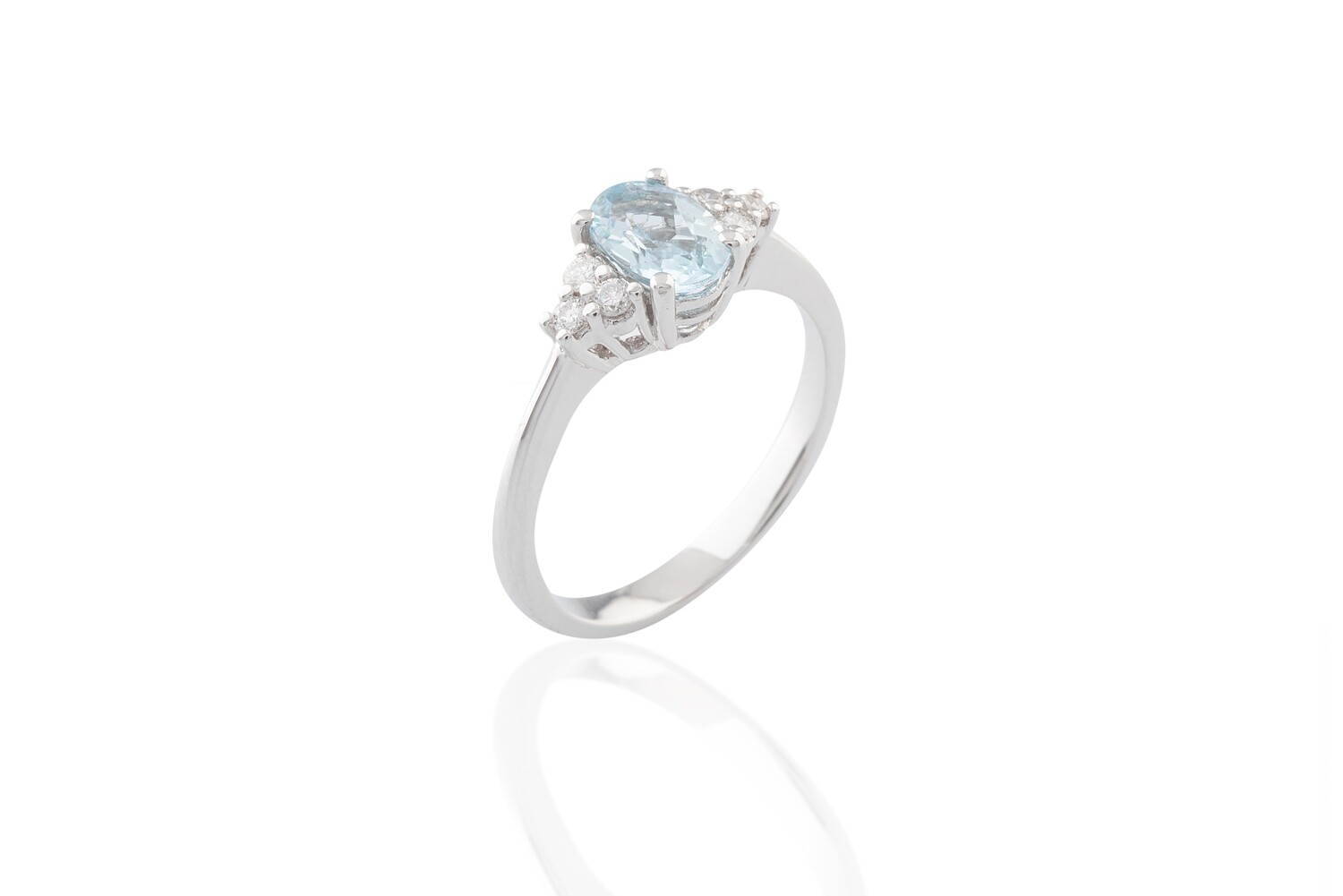 Aquamarine and Diamonds Ring