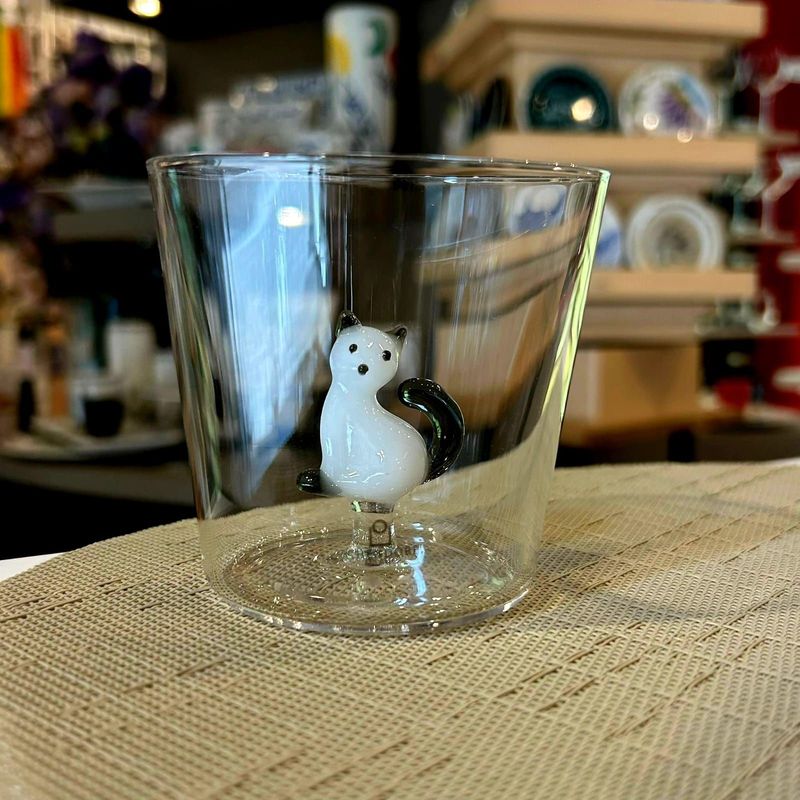 Verre Chat Blanc Gris – Ichendorf  Milano – Design par Alessandra Baldereschi