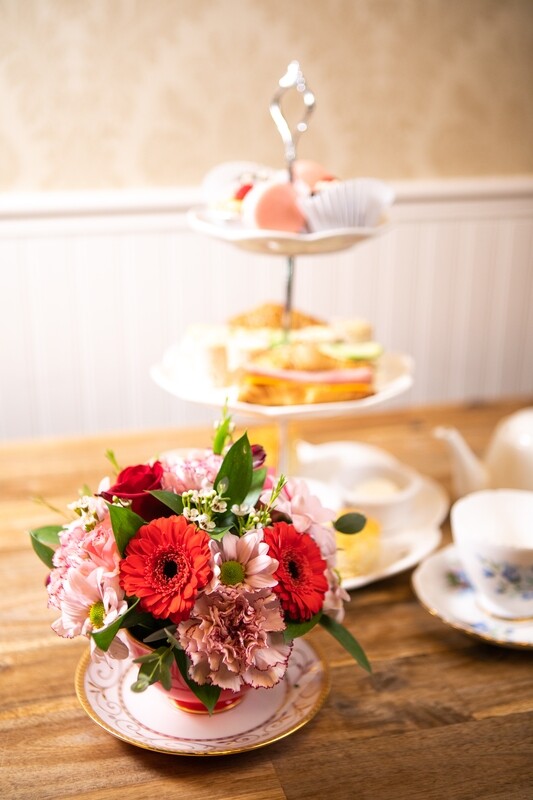 BOUQUET OF FLOWERS WITH HIGH TEA FOR TWO BOUQUET OF FLOWERS WITH HIGH TEA FOR TWO