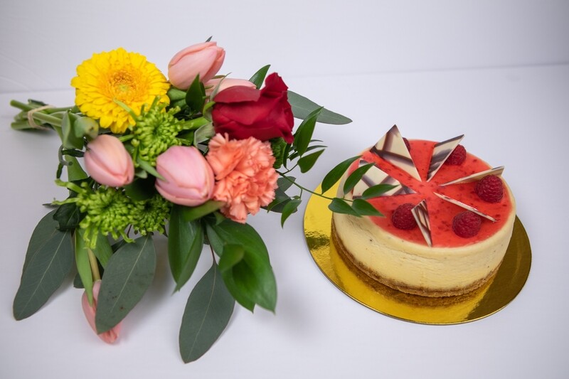 BOUQUET OF FLOWERS WITH A 6 INCH CAKE BOUQUET OF FLOWERS WITH A 6 INCH CAKE