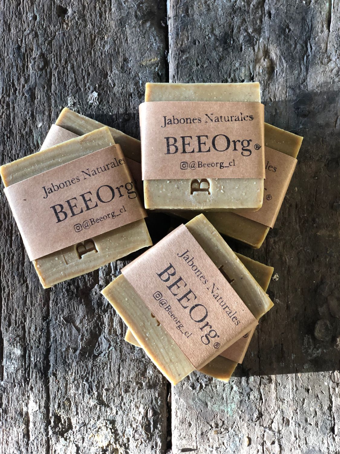 Jabón natural de moringa y aceite esencial de verbena