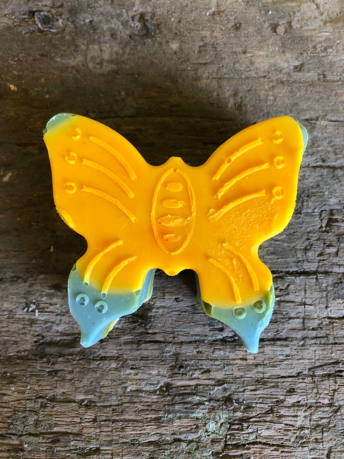 Jabón mariposa amarillo y azul