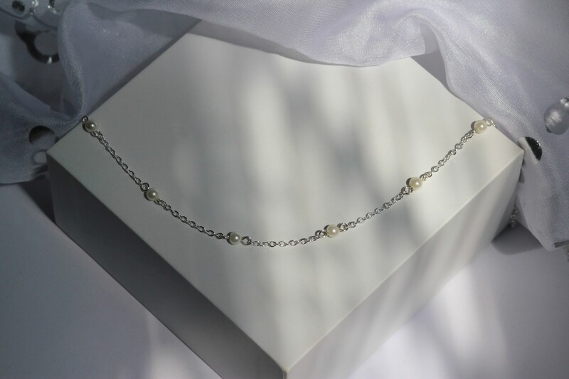 Six-Pearled Necklace