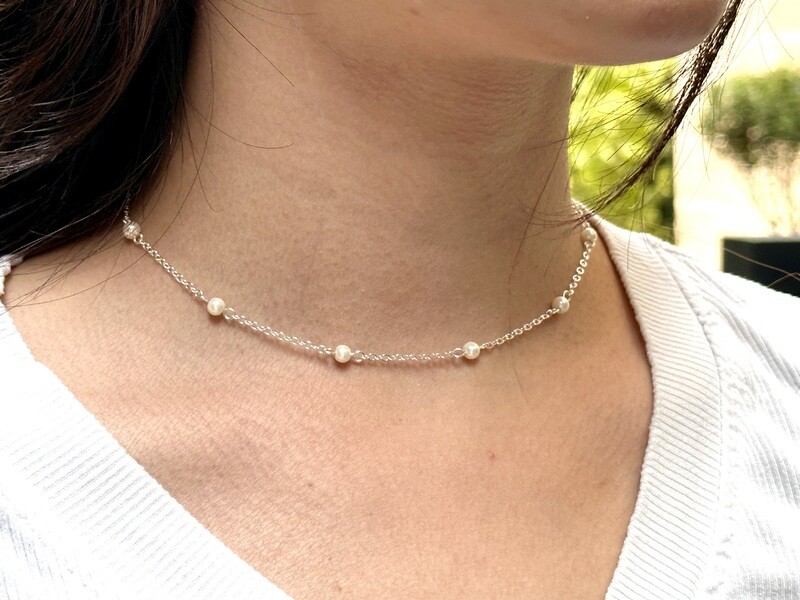 Six-Pearled Necklace