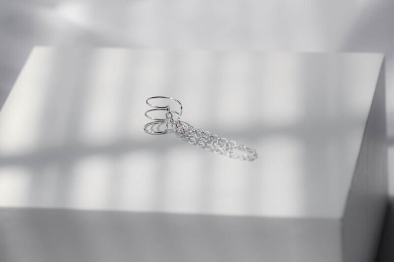 Layered Chain Triple-Band Helix Cuff
