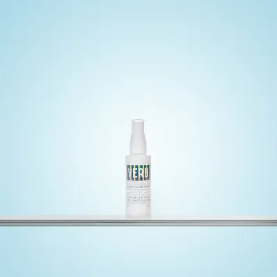 Verb - Spray brillance lustre avec protection thermale 2oz / 60 mL Verb - Spray brillance lustre avec protection thermale 2oz / 60 mL