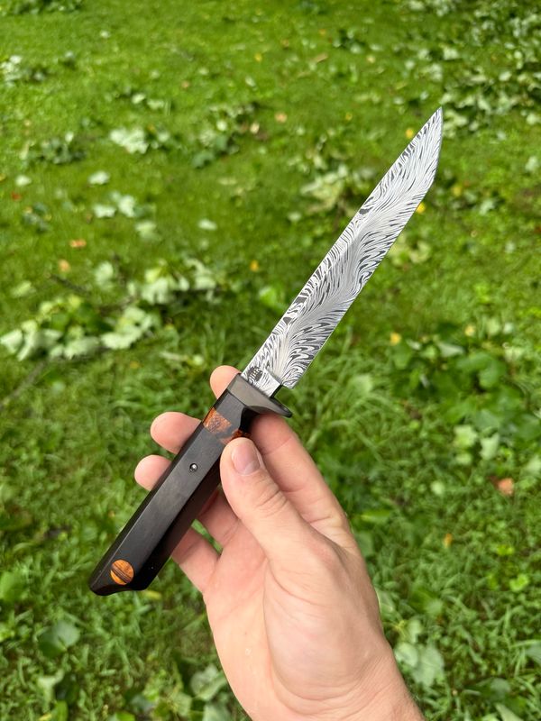 Serpentine Feather Tanto.