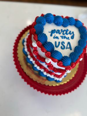 Party in the USA heart cake