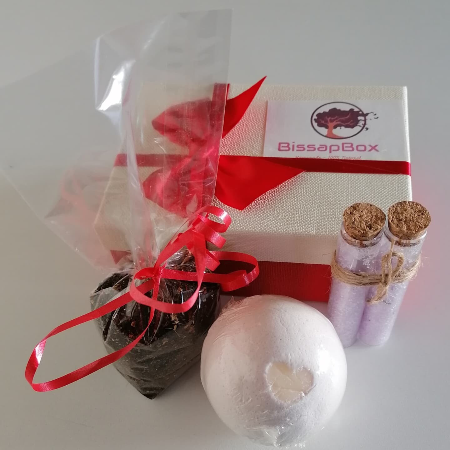 Box de Noël SPAFRICA 
Thé de noël, Bombes de Bain, Sels de Bain au Bissap