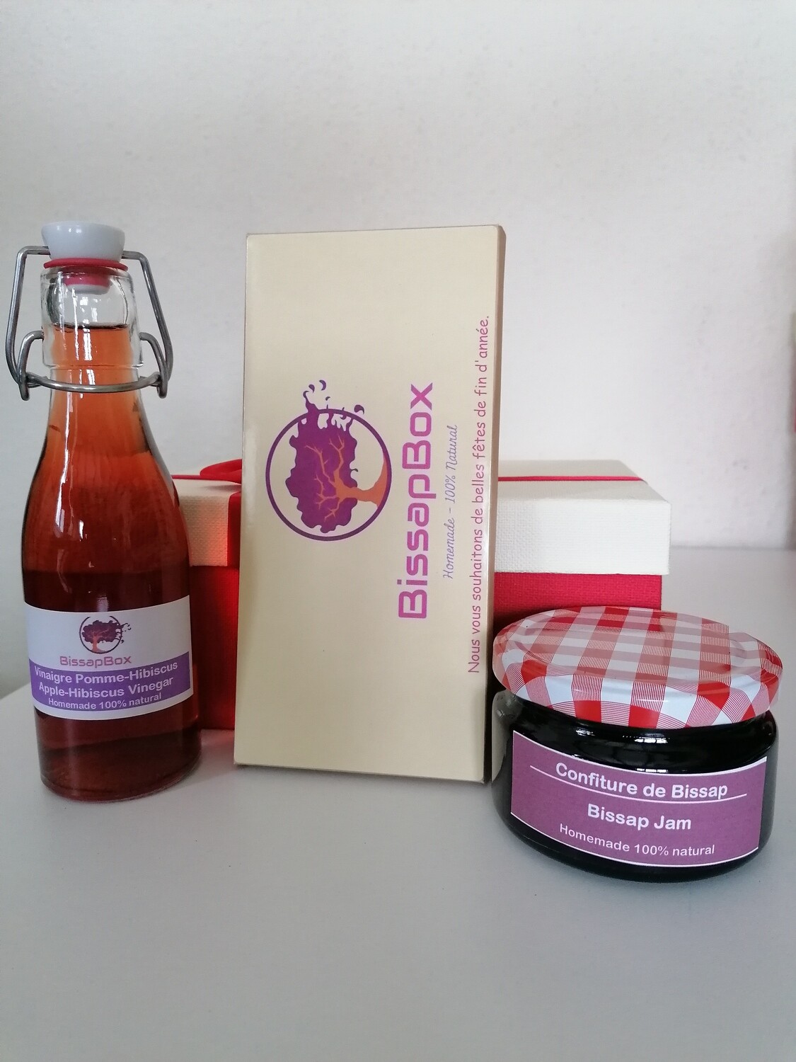 Coffret Foodafrik
Vinaigre pomme-bissap, confiture et tablette de chocolat au bissap