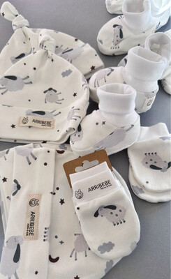 SET Cappellino + guantini + scarpine "SWEET DREAMS"