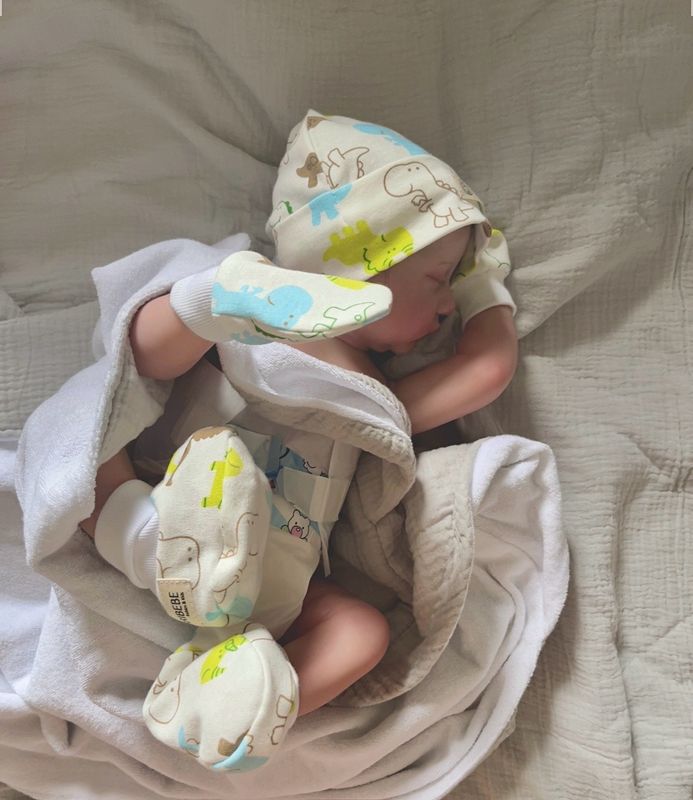 SET Cappellino + guantini + scarpine "DINOSAURI"