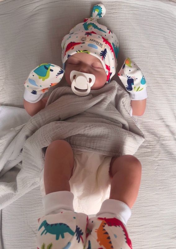 SET Cappellino + guantini + scarpine "DINOS"