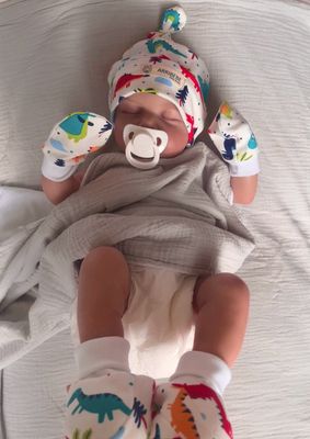 SET Cappellino + guantini + scarpine "DINOS"