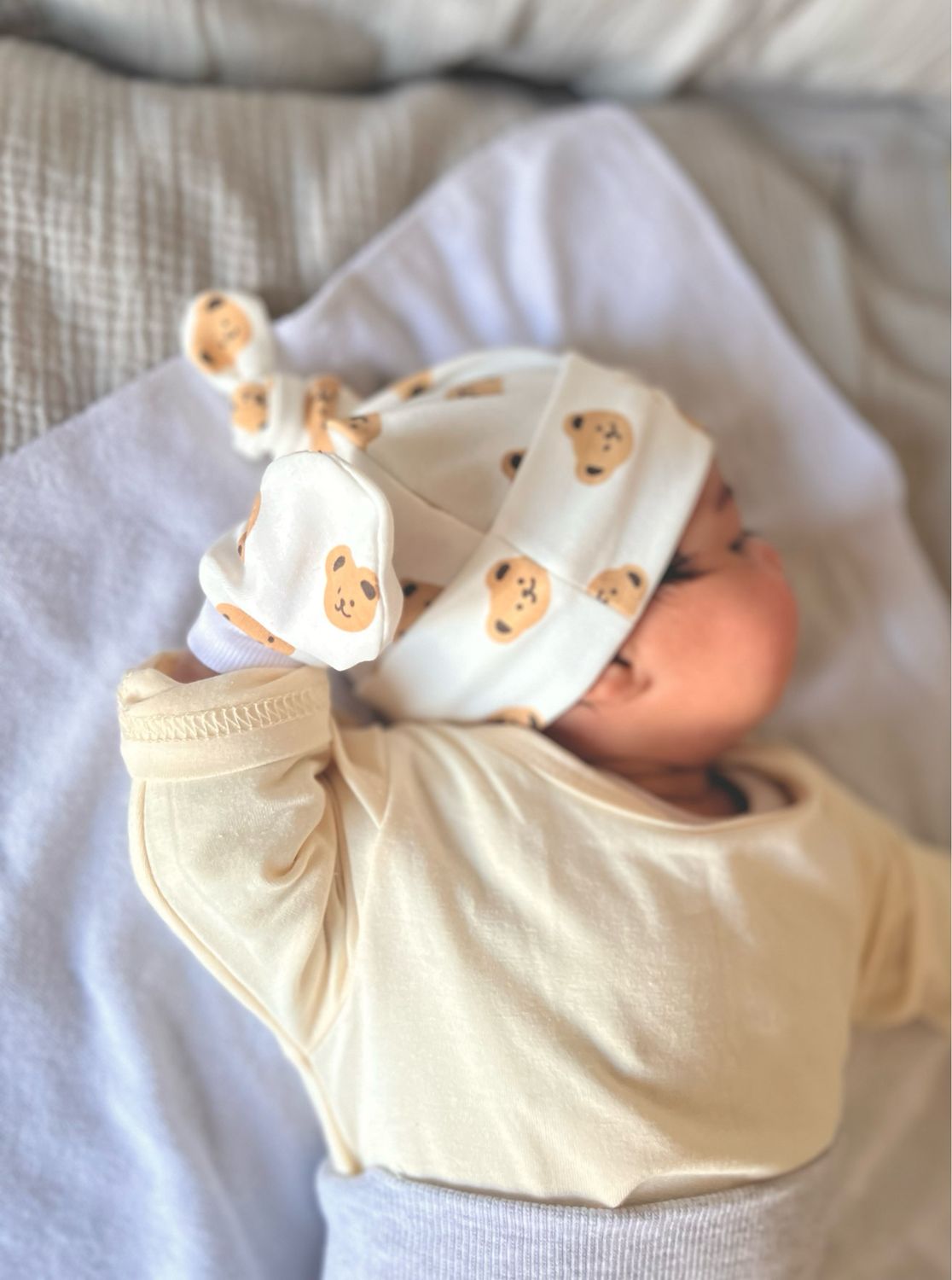 Cappellino con nodo "TEDDY"