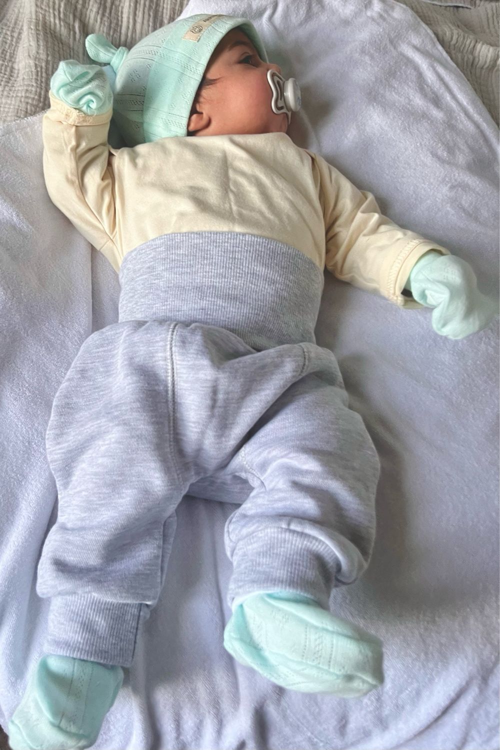 SET Cappellino + scarpine + guantini "MINT"