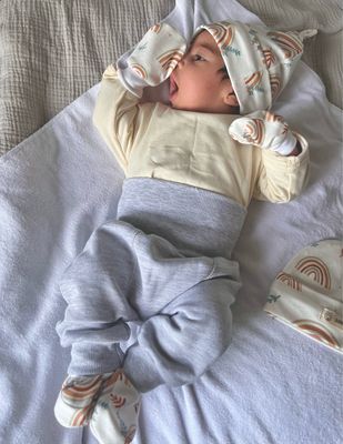 SET Cappellino + guantini + scarpine "ELSIE"